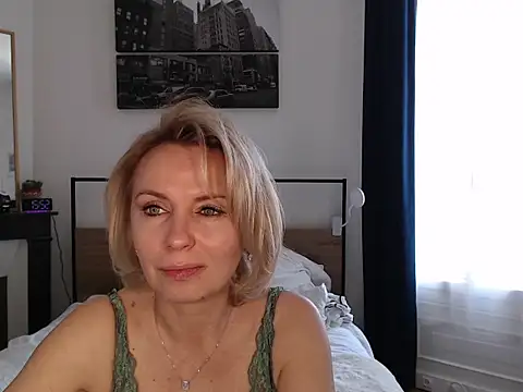 Snapshot of ADreamLady chatting on March 18, 2026, 2:53 pm ADreamLady online show from March 18, 2026, 2:53 pm