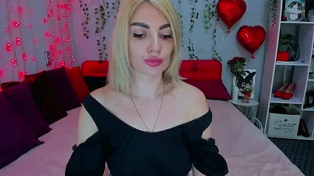 LunaBellucci online show from April 14, 2026, 7:03 am