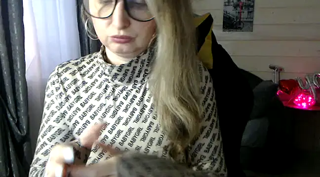 RubiLakros online show from February 10, 2025, 1:44 pm