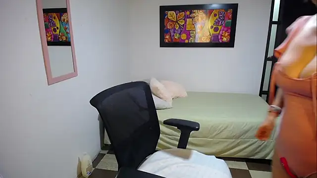 Sofi 5249  online show from November 8, 2025, 3:07 am