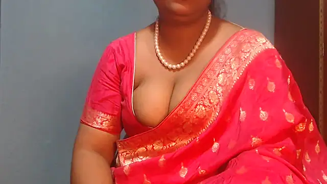 Snapshot of naughtyboobs38dd chatting on April 19, 2026, 6:10 pm naughtyboobs38dd online show from April 19, 2026, 6:10 pm