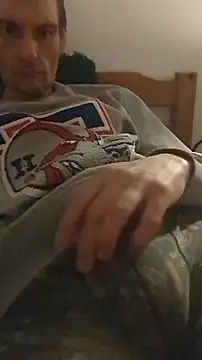 Snapshot of maciej chatting on January 7, 2026, 12:02 am maciej online show from January 7, 2026, 12:02 am
