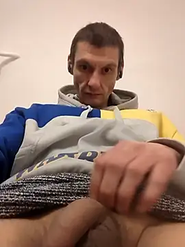 Snapshot of maciej chatting on January 12, 2026, 1:11 am maciej online show from January 12, 2026, 1:11 am