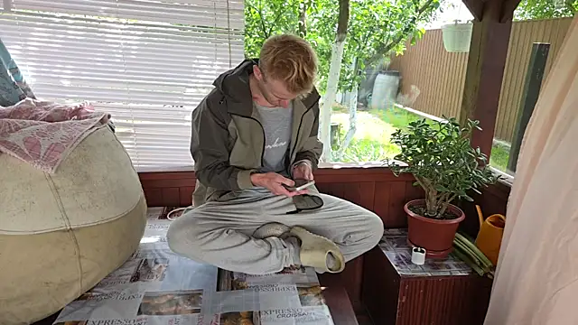 Snapshot of Vuitton chatting on May 29, 2026, 12:03 pm Vuitton online show from May 29, 2026, 12:03 pm