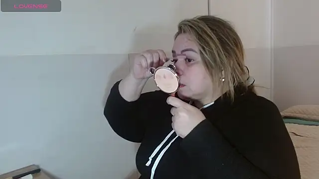 bella savati online show from September 19, 2025, 5:46 pm