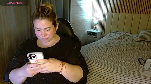 bella savati online show from November 25, 2025, 10:32 pm