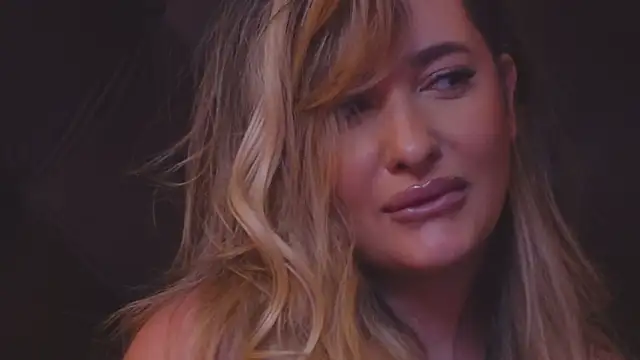 Snapshot of YaaraCollins chatting on December 13, 2024, 11:39 pm YaaraCollins online show from December 13, 2024, 11:39 pm