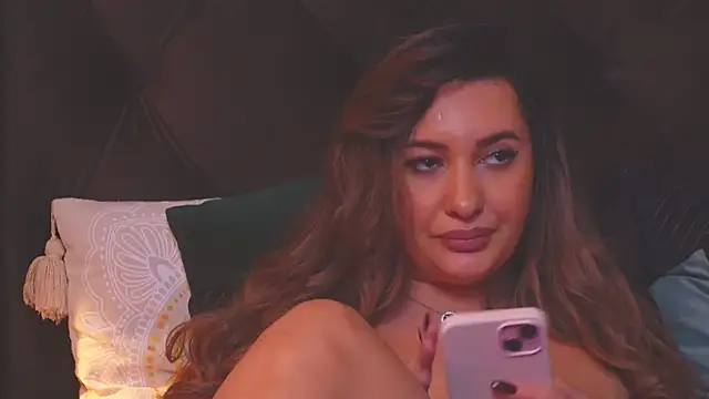 Snapshot of YaaraCollins chatting on January 7, 2025, 7:52 am YaaraCollins online show from January 7, 2025, 7:52 am