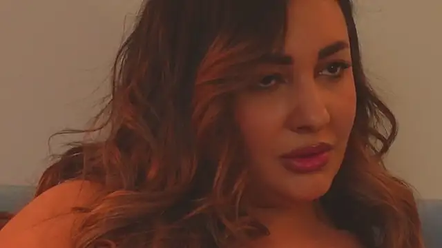 Snapshot of YaaraCollins chatting on February 25, 2025, 11:44 pm YaaraCollins online show from February 25, 2025, 11:44 pm