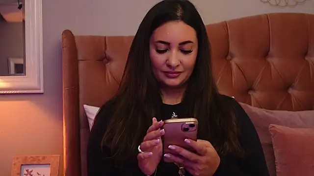 Snapshot of YaaraCollins chatting on October 18, 2025, 7:03 pm YaaraCollins online show from October 18, 2025, 7:03 pm