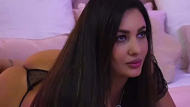 Snapshot of YaaraCollins chatting on November 6, 2025, 7:59 pm YaaraCollins online show from November 6, 2025, 7:59 pm