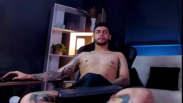 alessandro duty online show from October 15, 2025, 1:50 am