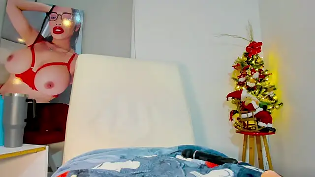 Snapshot of SQUIRTINGQUEEN11 chatting on December 15, 2024, 4:51 am SQUIRTINGQUEEN11 online show from December 15, 2024, 4:51 am