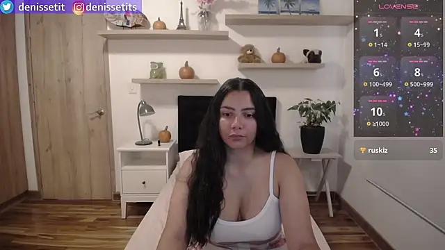 DenisseTits online show from October 17, 2025, 2:19 pm