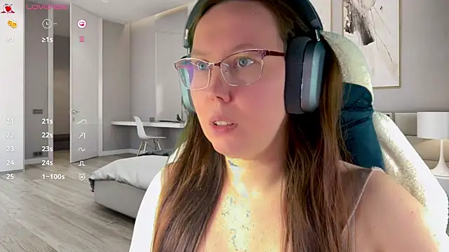 Snapshot of Victoria_Romans chatting on April 24, 2026, 7:16 pm Victoria Romans online show from April 24, 2026, 7:16 pm