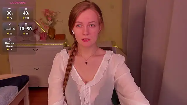 SweetMilkis online show from March 26, 2026, 7:30 pm