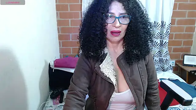 Snapshot of sophialxxx chatting on February 15, 2025, 1:31 am sophialxxx online show from February 15, 2025, 1:31 am