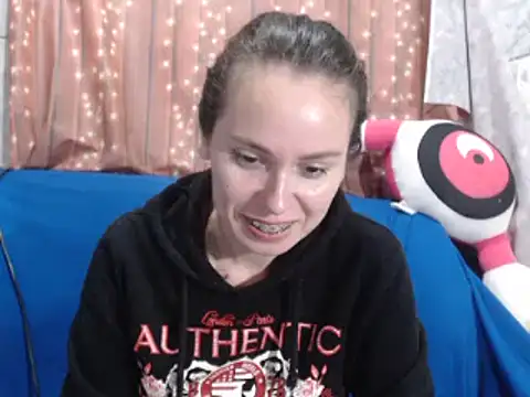 Venusluxodomme online show from March 13, 2026, 8:37 pm