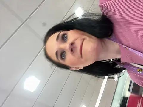 lolabunny9 online show from February 5, 2025, 6:37 pm