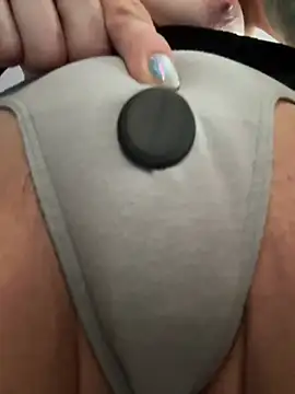 lolabunny9 online show from March 11, 2025, 1:01 pm