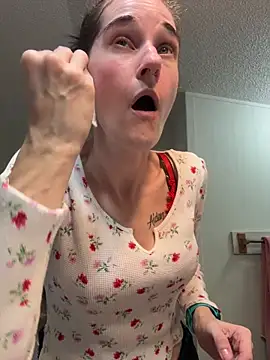 lolabunny9 online show from December 1, 2025, 5:07 pm