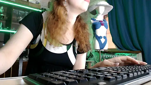 Snapshot of pa1e_pr1ncess chatting on May 8, 2026, 7:03 am pa1e pr1ncess online show from May 8, 2026, 7:03 am