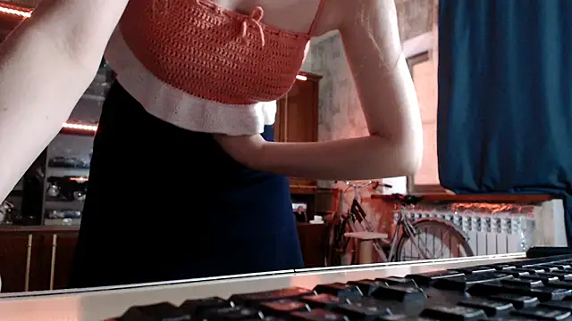 Snapshot of pa1e_pr1ncess chatting on May 17, 2026, 7:28 am pa1e pr1ncess online show from May 17, 2026, 7:28 am