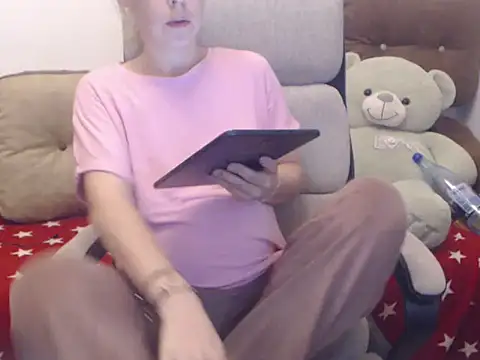 Snapshot of Aliss_Hottie chatting on October 9, 2025, 8:45 am Aliss Hottie online show from October 9, 2025, 8:45 am