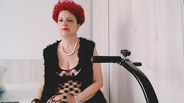 Snapshot of MilfSupreme chatting on October 3, 2025, 11:29 am MilfSupreme online show from October 3, 2025, 11:29 am