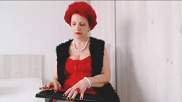 Snapshot of MilfSupreme chatting on October 9, 2025, 11:30 am MilfSupreme online show from October 9, 2025, 11:30 am