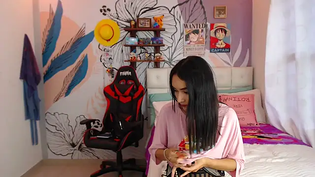 LinzyBaner online show from February 28, 2025, 9:44 pm