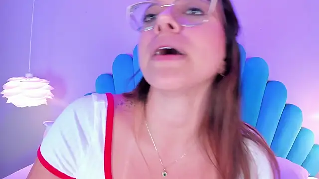 emperatriz reyes online show from February 25, 2025, 11:00 pm