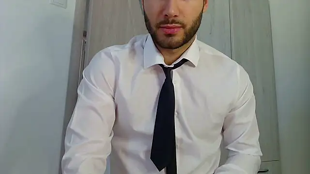 Justynn1 online show from March 19, 2025, 5:41 am