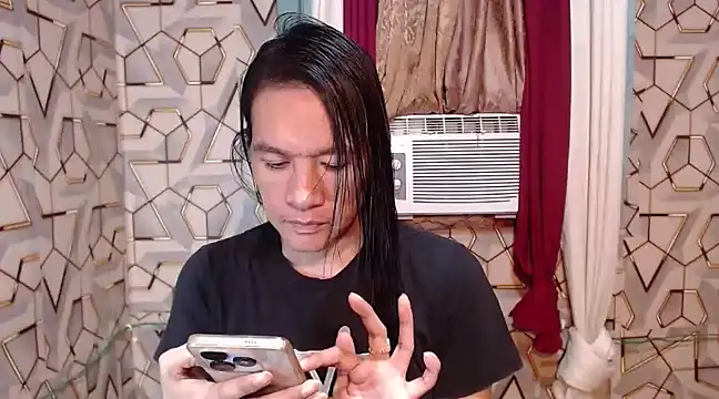 Snapshot of tshugecumxxx chatting on January 11, 2025, 12:50 pm tshugecumxxx online show from January 11, 2025, 12:50 pm