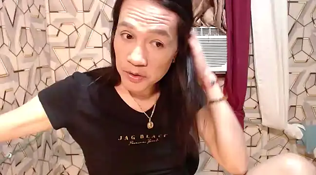 Snapshot of tshugecumxxx chatting on February 17, 2025, 11:23 am tshugecumxxx online show from February 17, 2025, 11:23 am