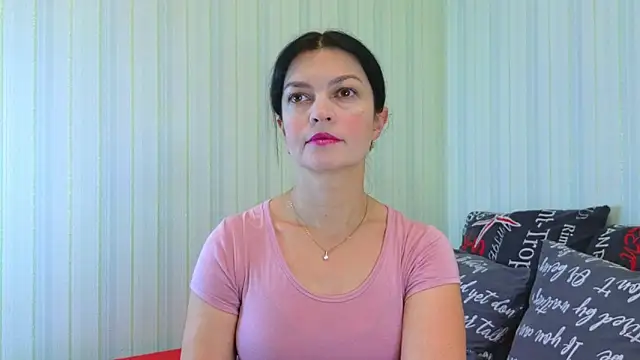 Snapshot of _Lily_ chatting on December 5, 2024, 9:06 am  Lily  online show from December 5, 2024, 9:06 am