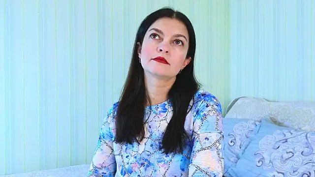 Snapshot of _Lily_ chatting on February 4, 2025, 8:13 am  Lily  online show from February 4, 2025, 8:13 am