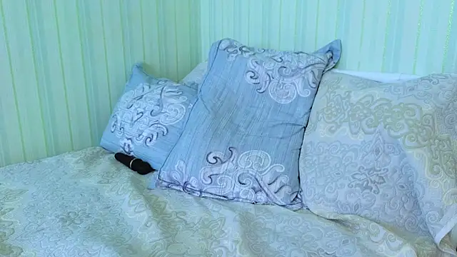 Snapshot of _Lily_ chatting on March 3, 2025, 7:32 am  Lily  online show from March 3, 2025, 7:32 am