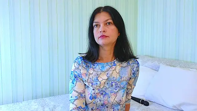 Snapshot of _Lily_ chatting on October 6, 2025, 8:56 am  Lily  online show from October 6, 2025, 8:56 am