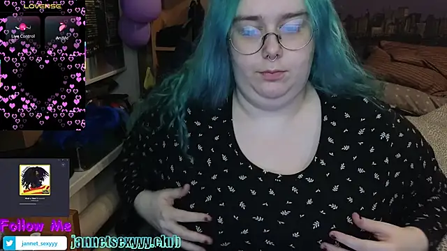 Snapshot of JannetPie chatting on March 18, 2025, 8:37 pm JannetPie online show from March 18, 2025, 8:37 pm