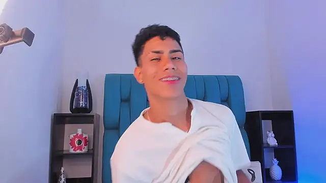 Snapshot of AlanNaughty chatting on December 22, 2024, 8:58 pm AlanNaughty online show from December 22, 2024, 8:58 pm