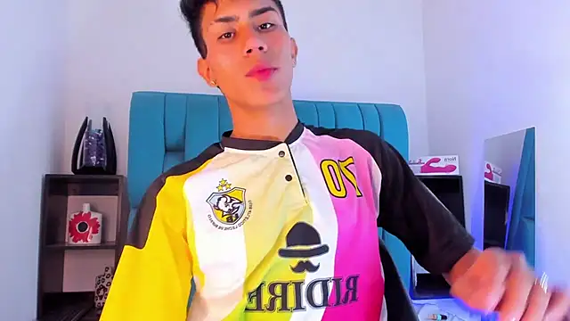 Snapshot of AlanNaughty chatting on January 15, 2025, 6:43 am AlanNaughty online show from January 15, 2025, 6:43 am