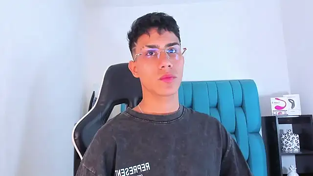 Snapshot of AlanNaughty chatting on January 28, 2025, 8:47 pm AlanNaughty online show from January 28, 2025, 8:47 pm