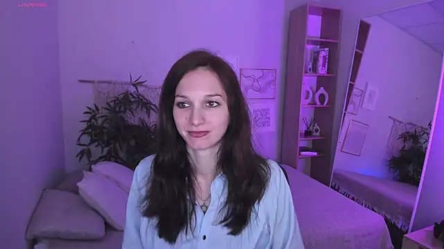 MirandaGlow online show from April 18, 2026, 5:44 am