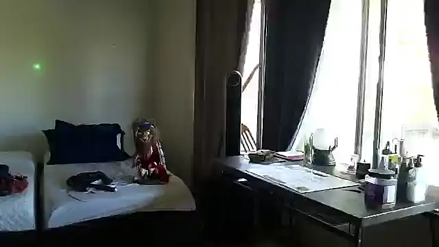 mycock2474u online show from October 15, 2025, 9:37 pm