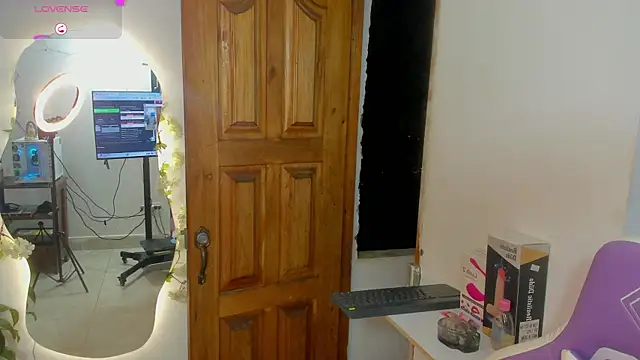 Snapshot of sofia_gold_ chatting on October 26, 2025, 12:05 am sofia gold online show from October 26, 2025, 12:05 am