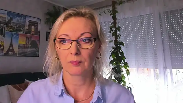 vanessa chat online show from September 18, 2025, 1:24 pm