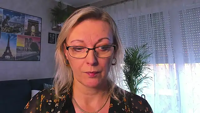 vanessa chat online show from November 6, 2025, 2:18 pm