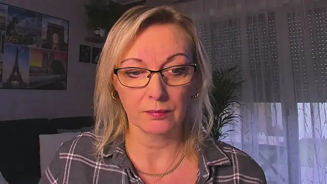 vanessa chat online show from November 23, 2025, 2:17 pm