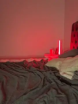 EllaMae online show from April 10, 2026, 10:14 pm